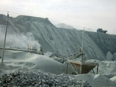 石棉 功过交织的“工业食盐”，禁用之路为何漫长？